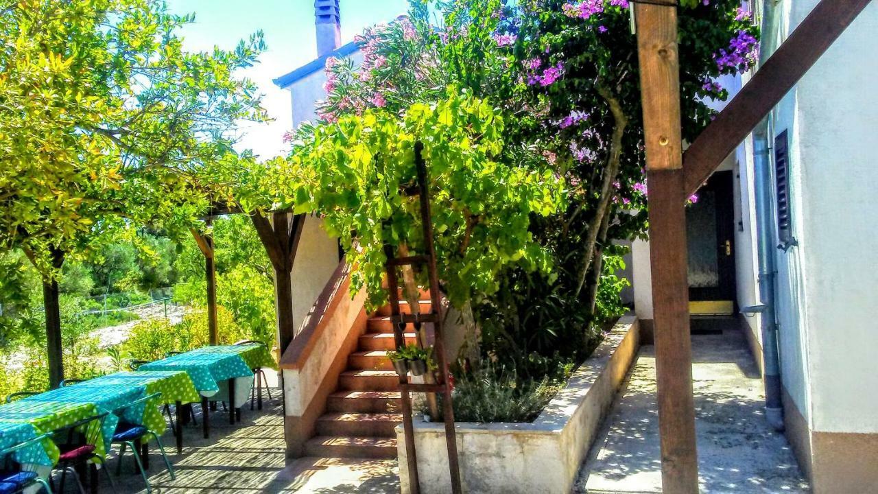 Eco Secluded Apartments Zabodarski Cunski Exterior photo